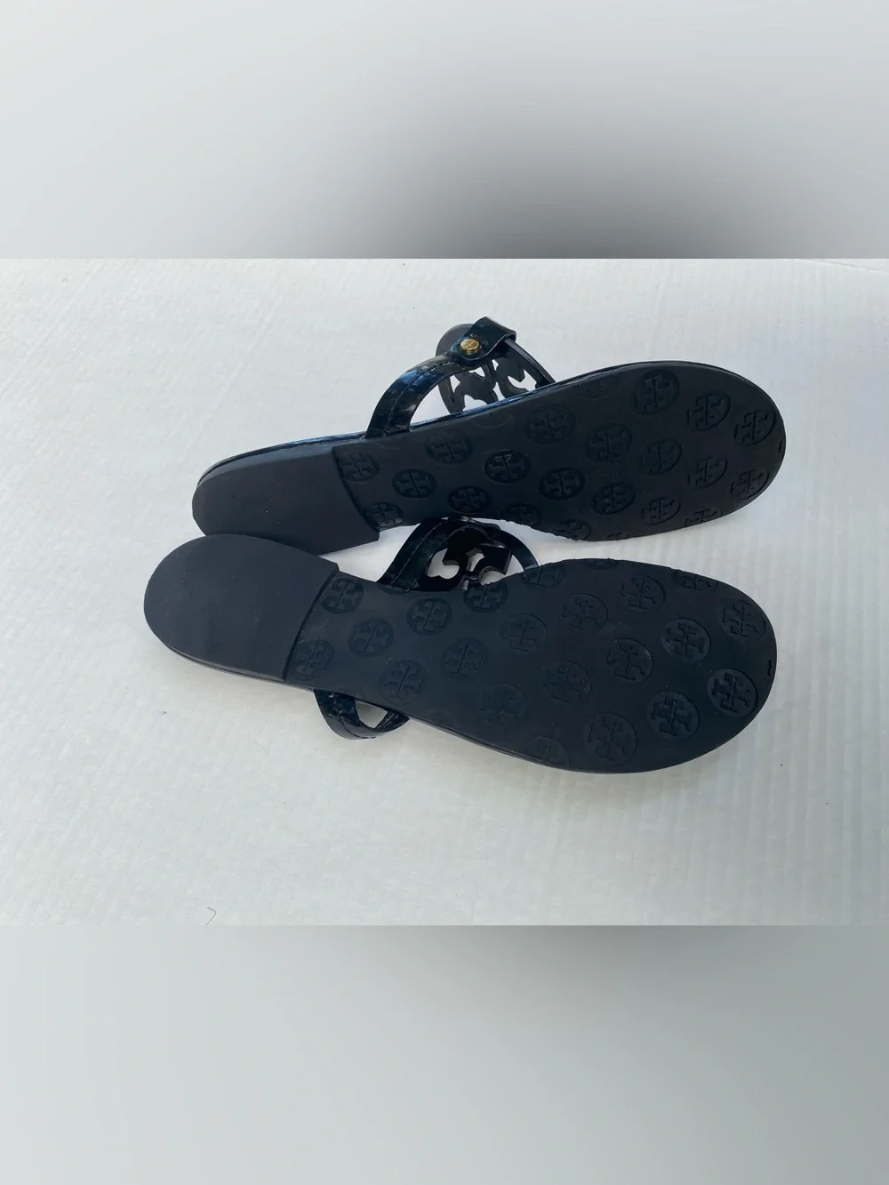 Tory Burch Black Patent Logo Thong Sandals with Gold Accent good condition 🖤✨
